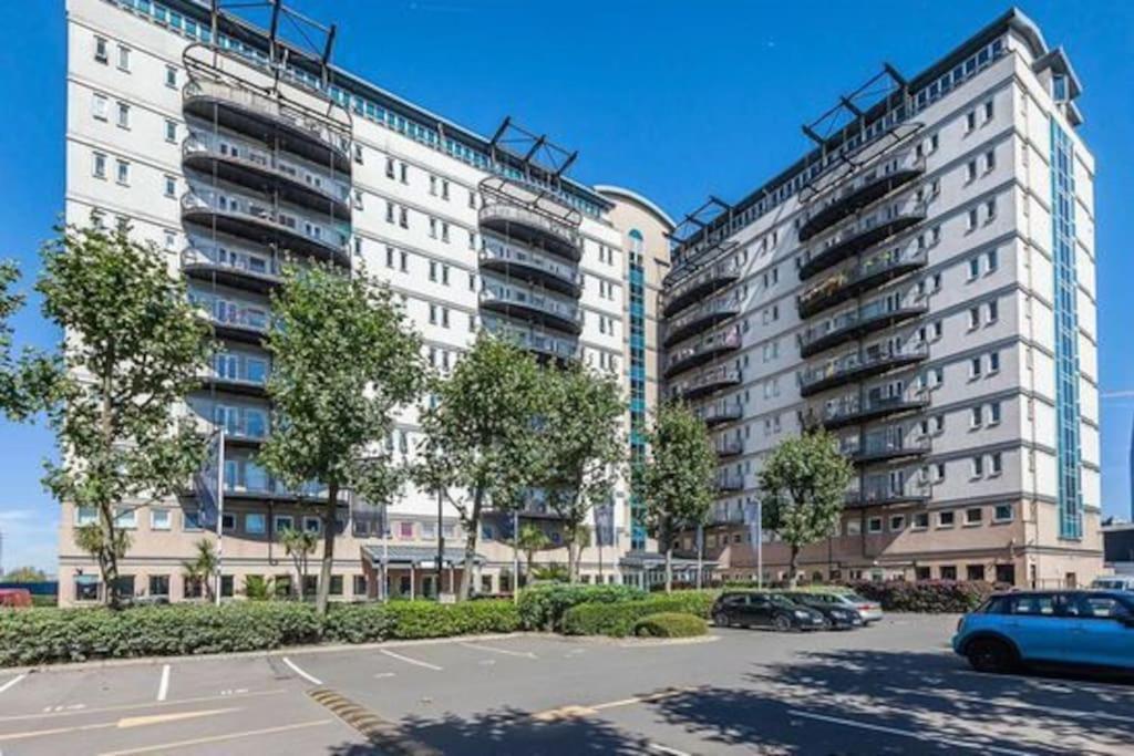 Апартаменты Cozy Flat With Balcony Лондон Экстерьер фото