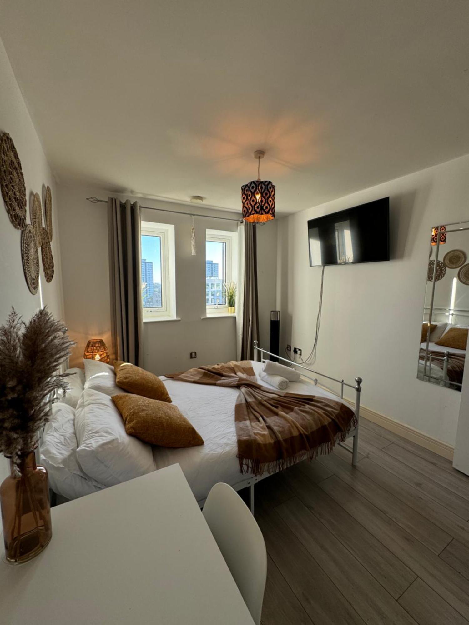 Апартаменты Cozy Flat With Balcony Лондон Экстерьер фото