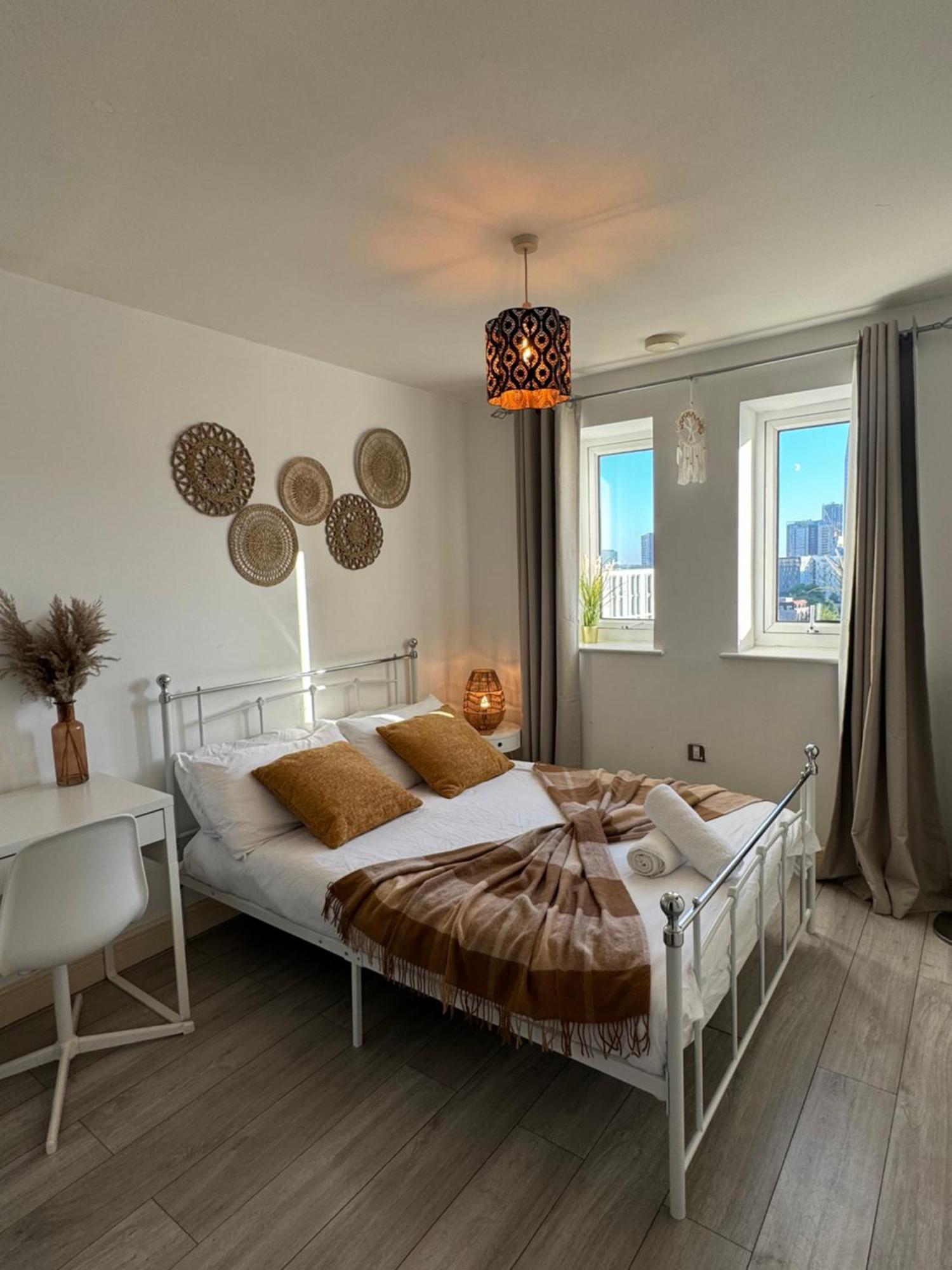 Апартаменты Cozy Flat With Balcony Лондон Экстерьер фото